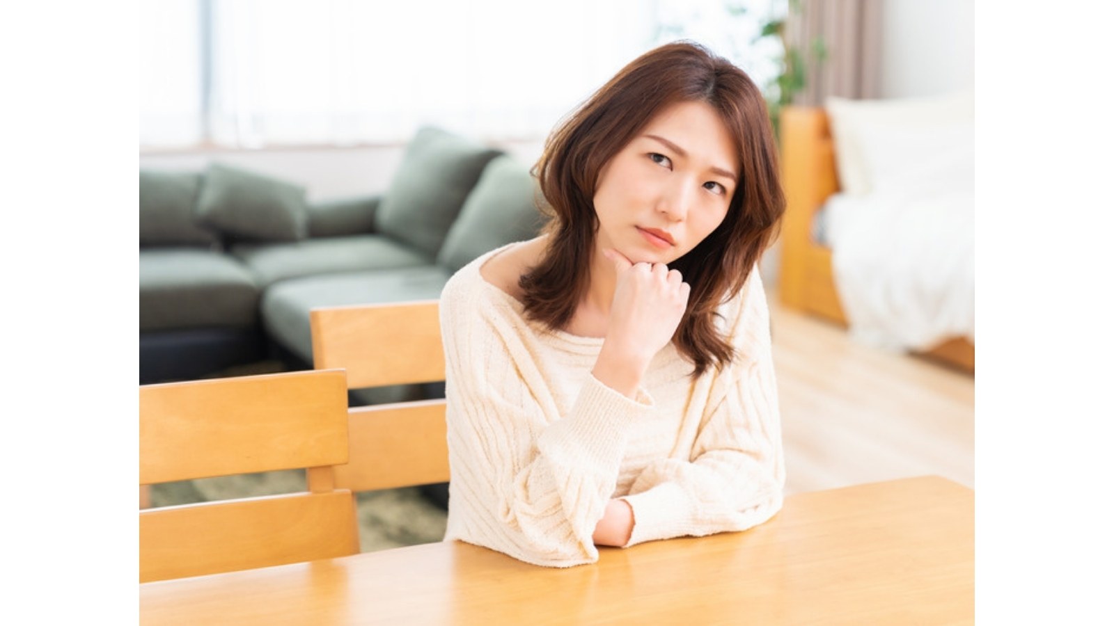 悩む女性A